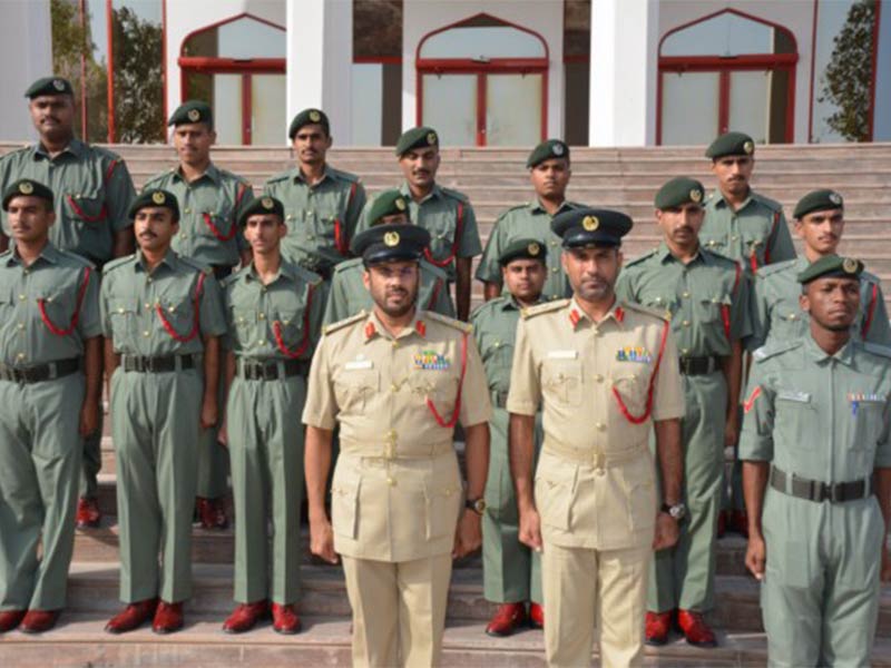 اضغط لمشاهدة الفيديو: شرطة دبي ترافق سائحة أمريكية في جولة للعثور على محفظتها!